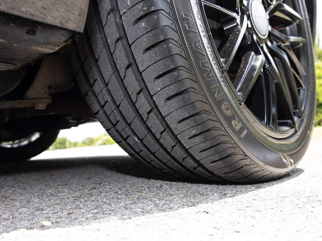 2009 BMW 3 Series New Tires, Recent Major Tune Up, Added Black Optics - 22898657 - 56