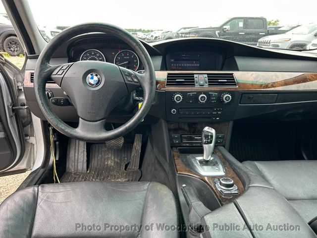 2009 BMW 5 Series 528i xDrive - 23032053 - 6