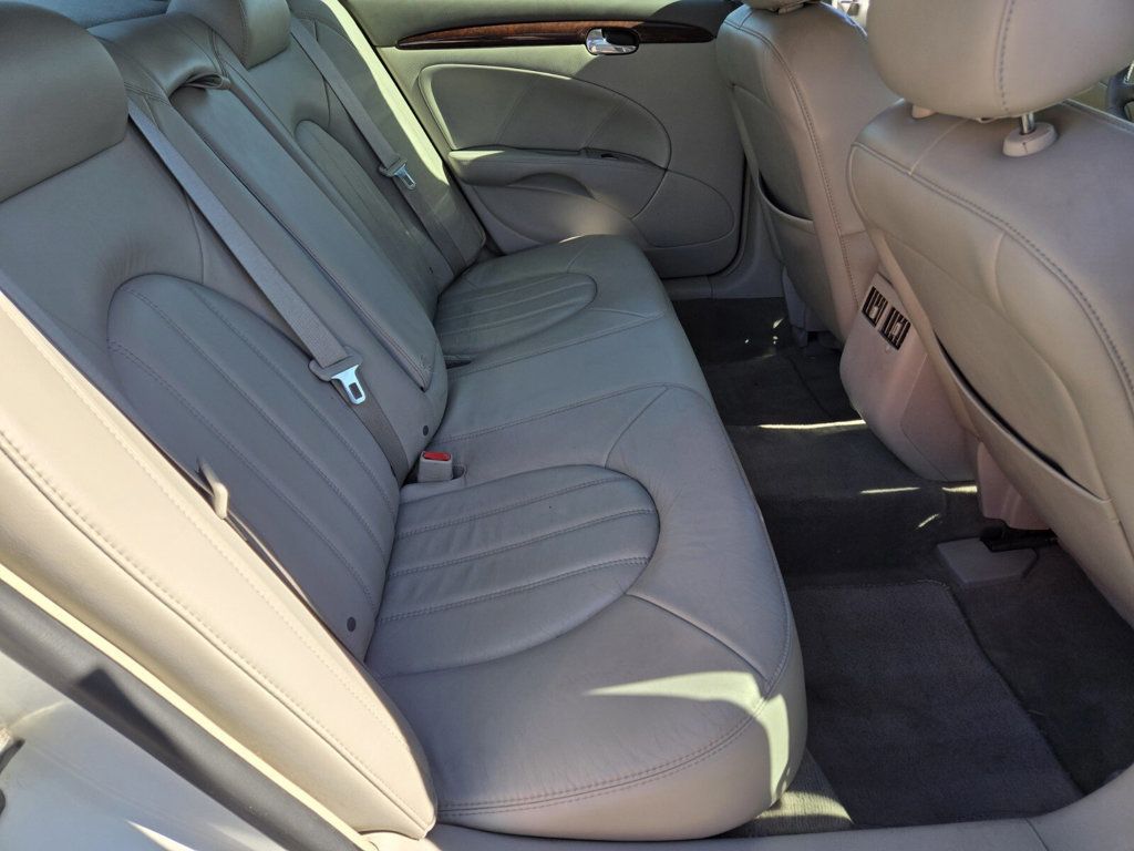 2009 Buick Lucerne 4dr Sedan CXL - 22963553 - 10