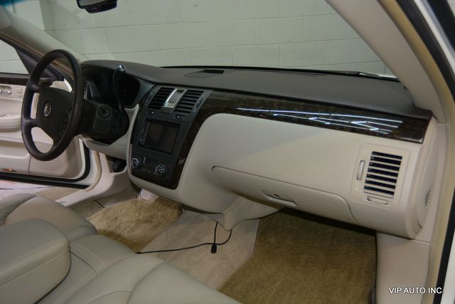 2009 Cadillac DTS Sedan 4D - 22962931 - 11