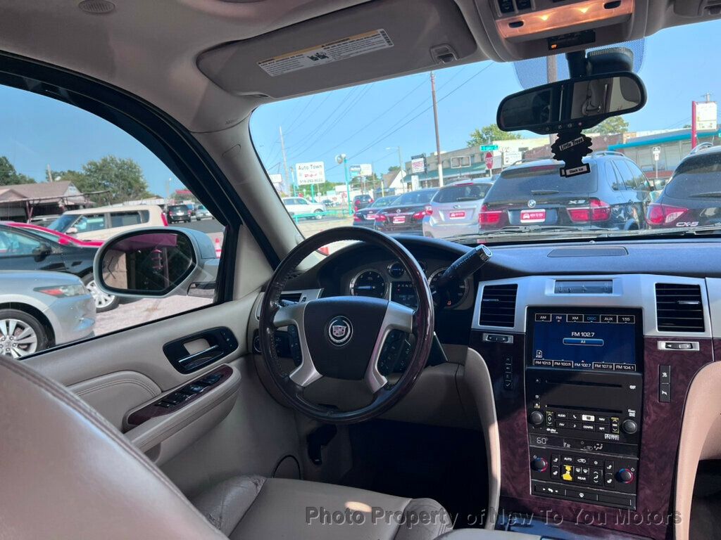 2009 Cadillac Escalade photo 3