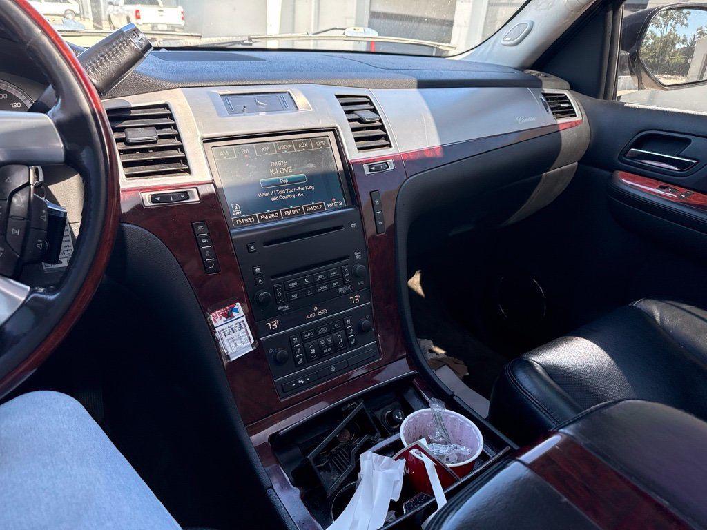 2009 Cadillac Escalade AWD 4dr - 23093117 - 11