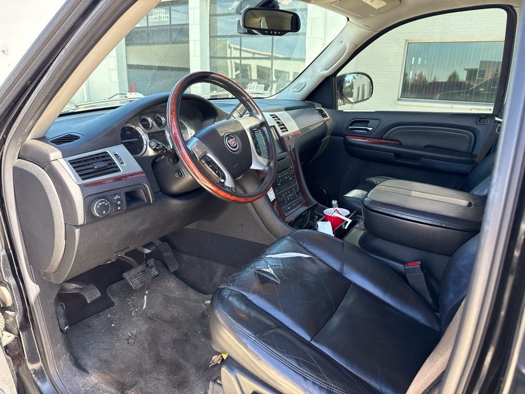 2009 Cadillac Escalade AWD 4dr - 23093117 - 7