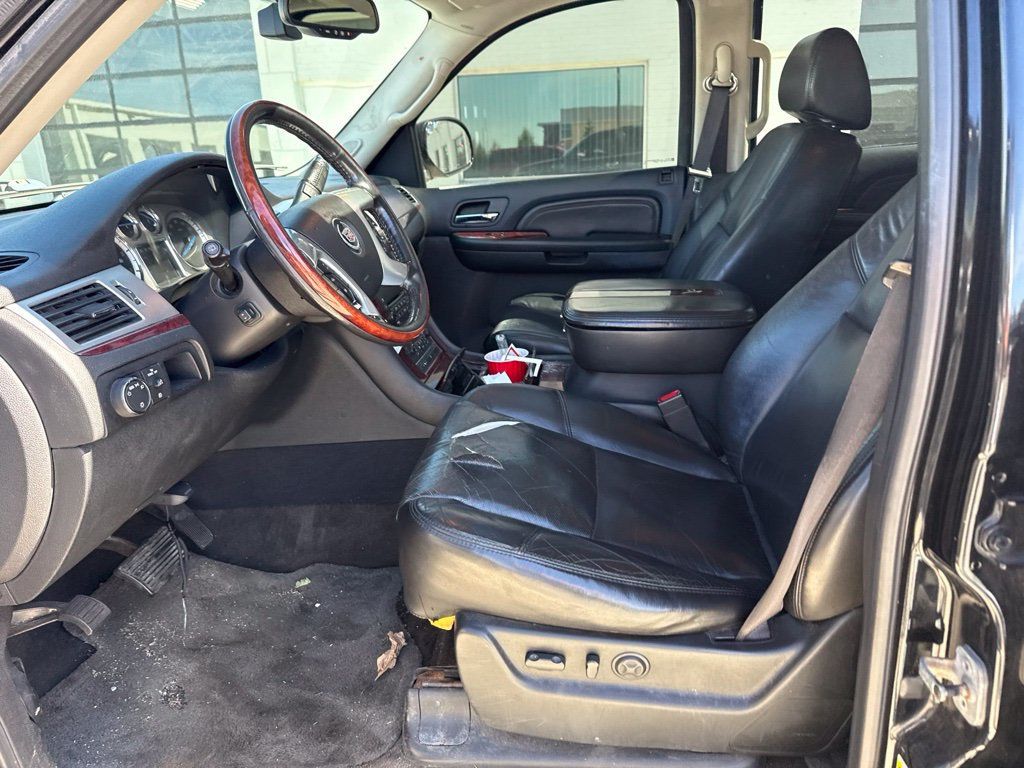 2009 Cadillac Escalade AWD 4dr - 23093117 - 8