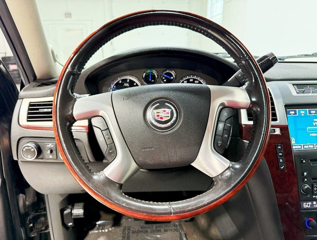 2009 Cadillac Escalade photo 11