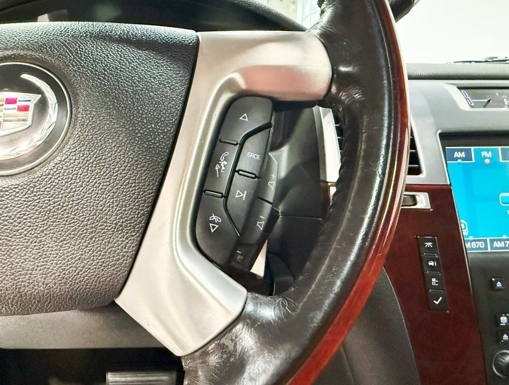 2009 Cadillac Escalade photo 12