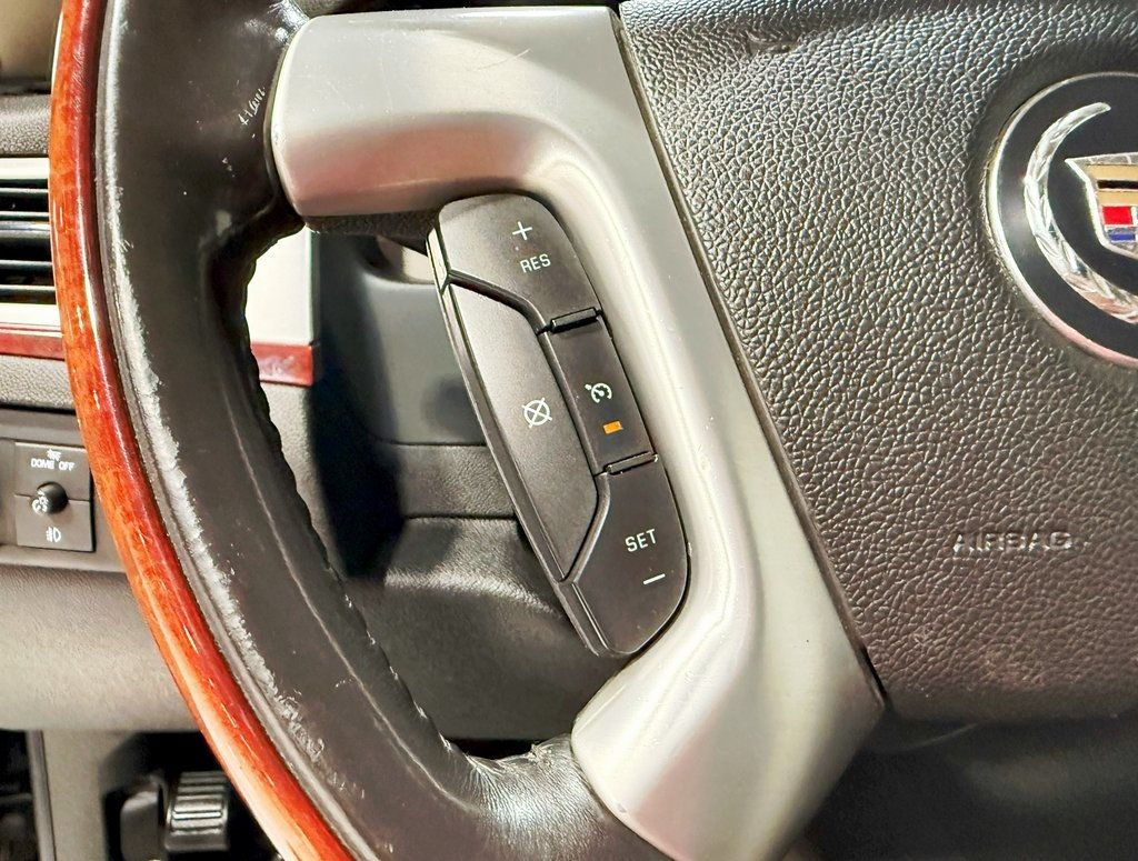 2009 Cadillac Escalade photo 13