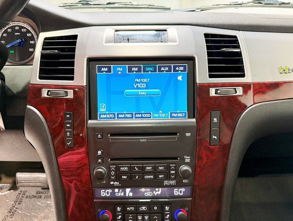 2009 Cadillac Escalade photo 16