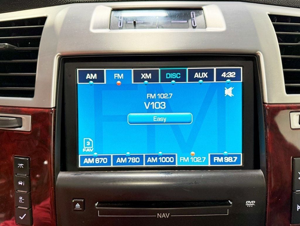 2009 Cadillac Escalade photo 18