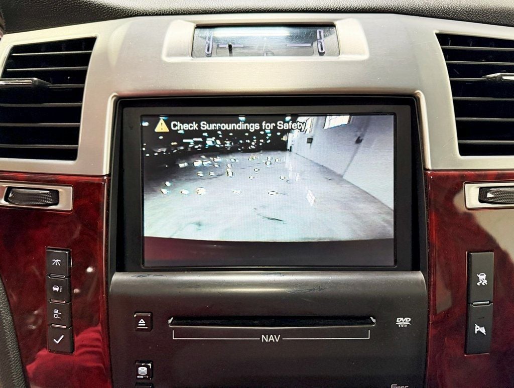 2009 Cadillac Escalade photo 19