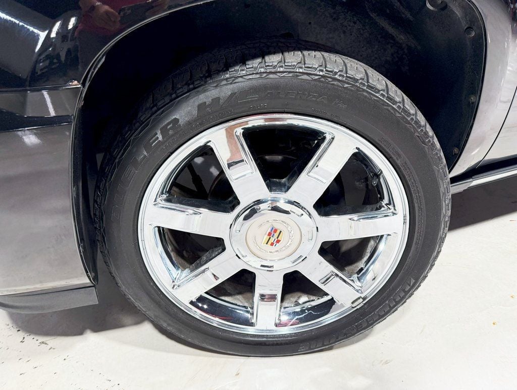 2009 Cadillac Escalade photo 2