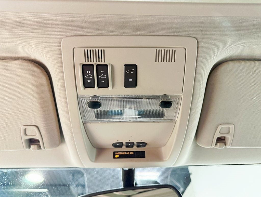 2009 Cadillac Escalade photo 21