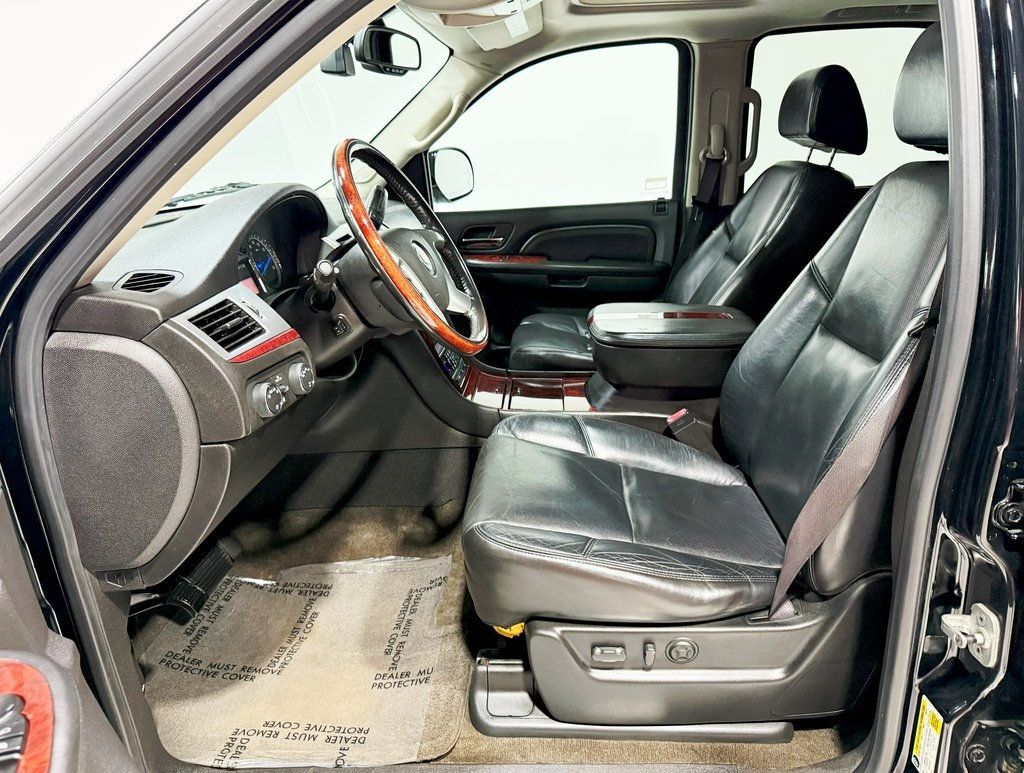 2009 Cadillac Escalade photo 23