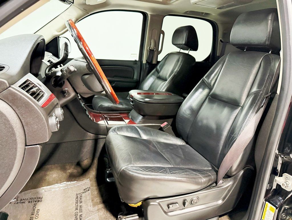 2009 Cadillac Escalade photo 24