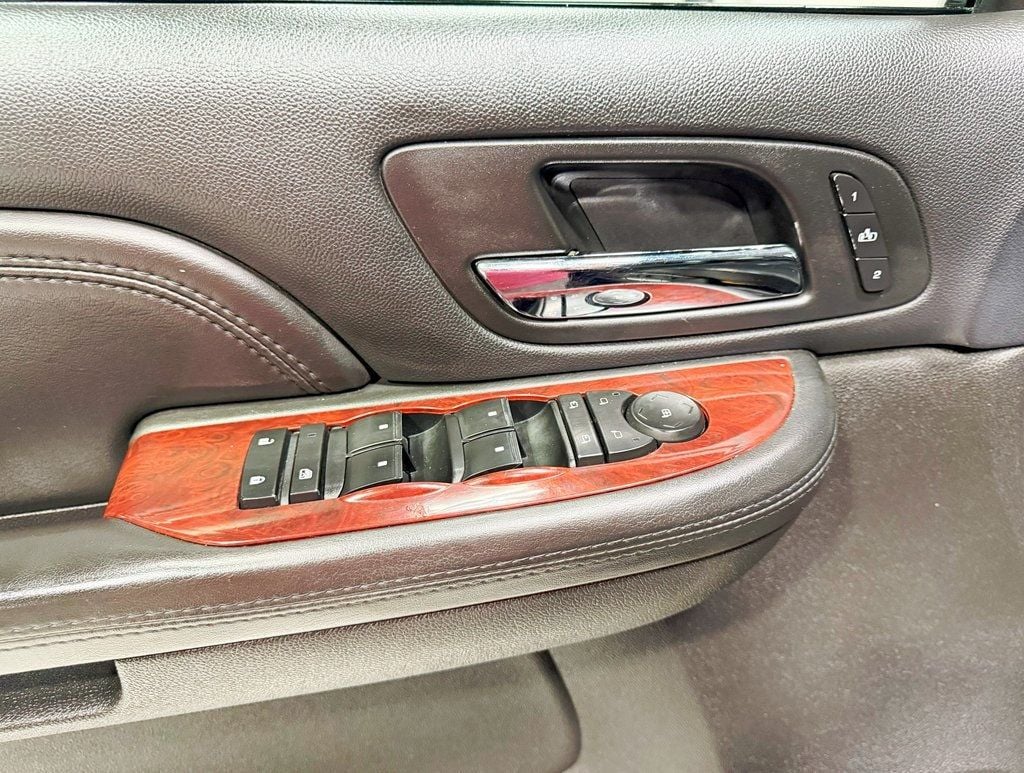 2009 Cadillac Escalade photo 27