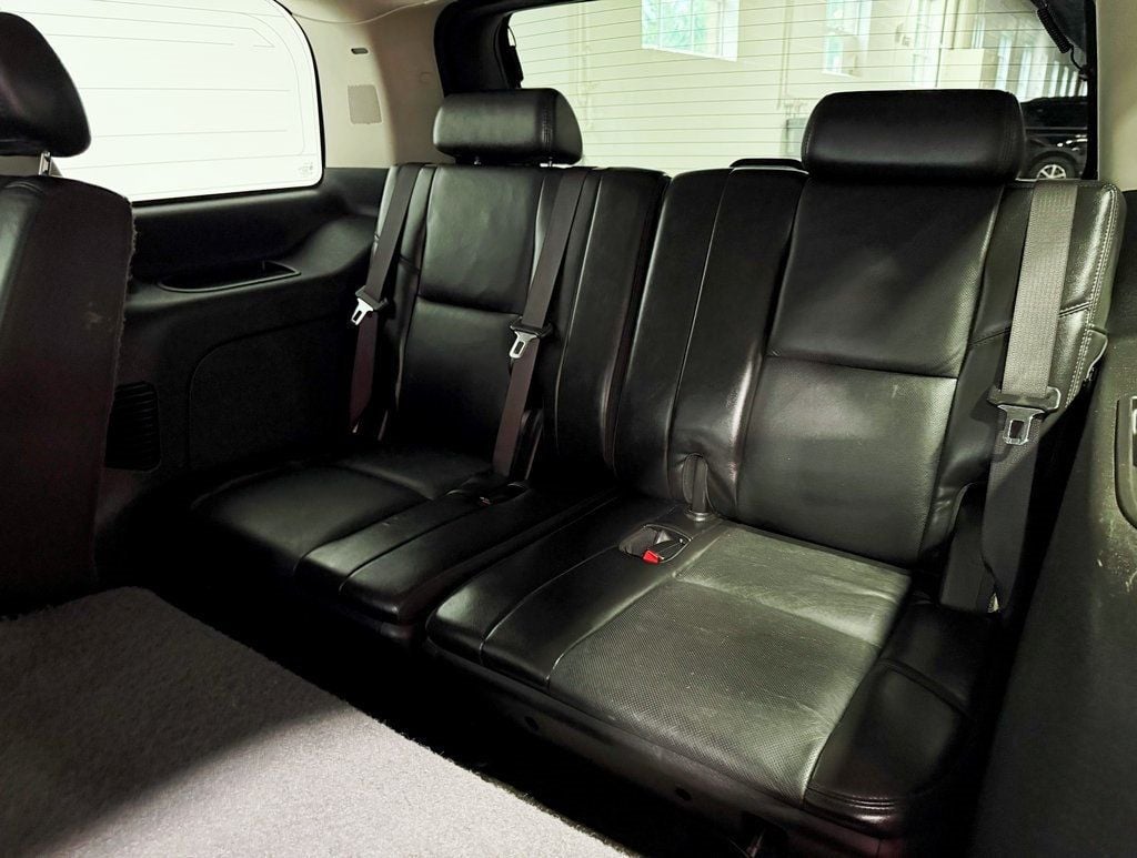 2009 Cadillac Escalade photo 32