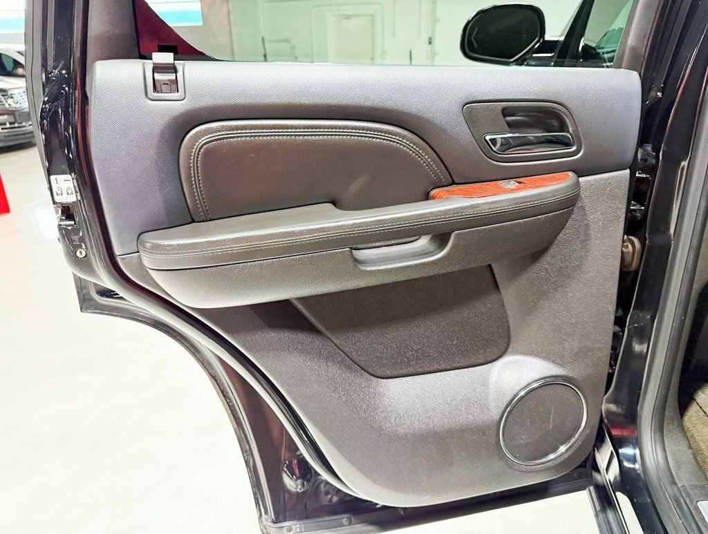 2009 Cadillac Escalade photo 33