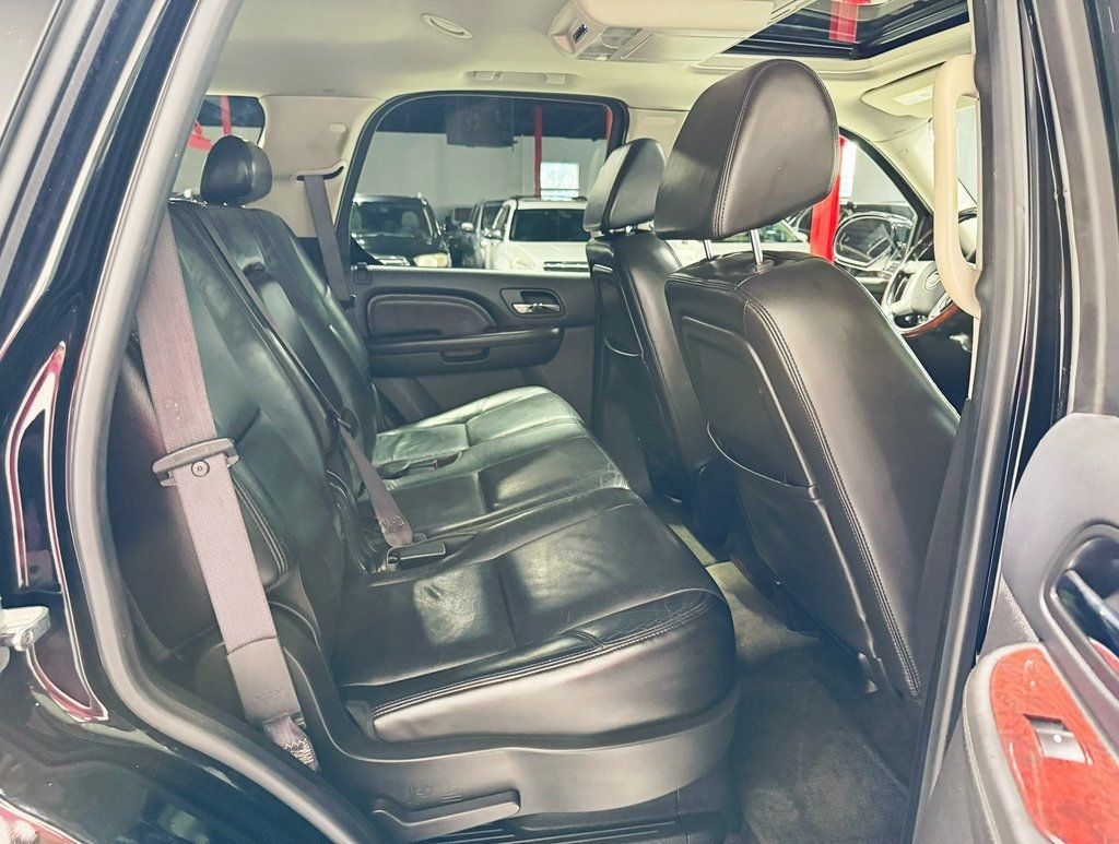 2009 Cadillac Escalade photo 35