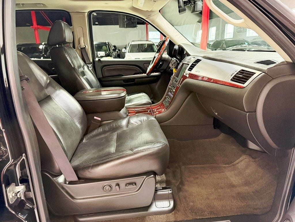 2009 Cadillac Escalade photo 36