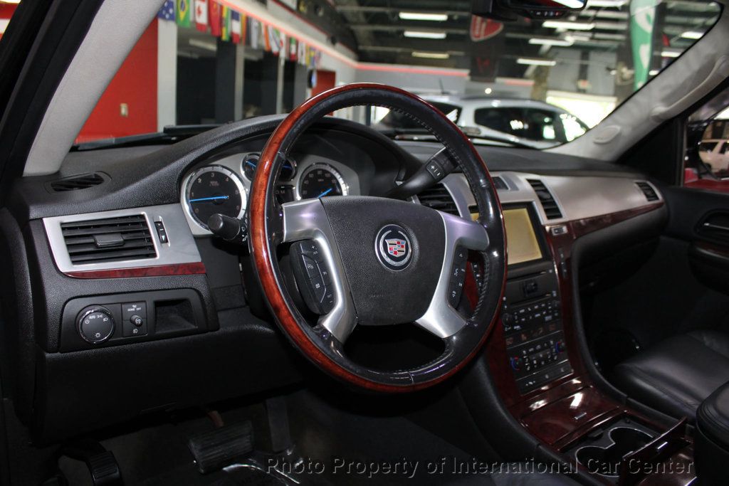 2009 Cadillac Escalade EXT Luxury photo 11