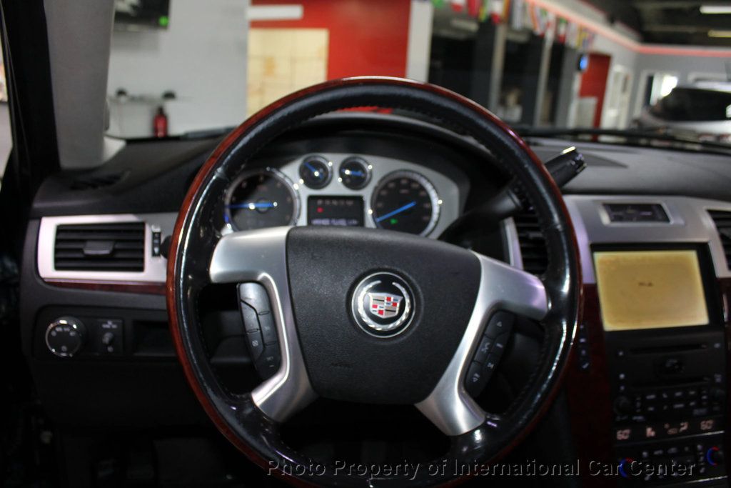 2009 Cadillac Escalade EXT Luxury photo 12