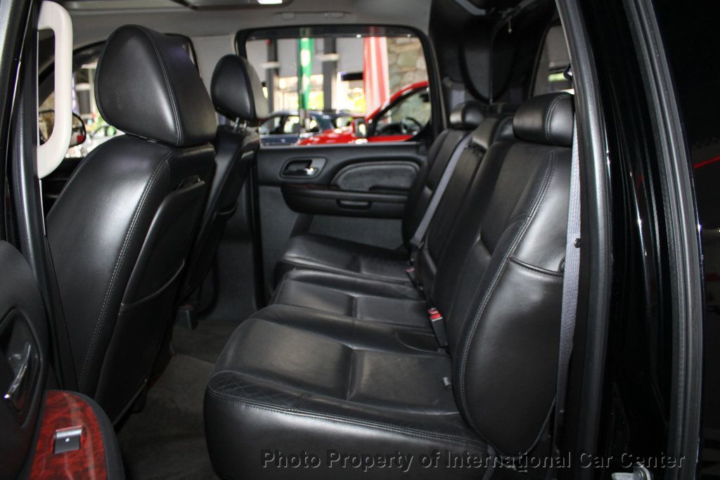 2009 Cadillac Escalade EXT Luxury photo 25