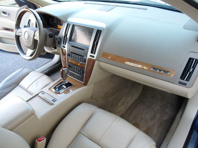 2009 Cadillac STS 4dr Sedan V6 AWD w/1SB - 22310588 - 19