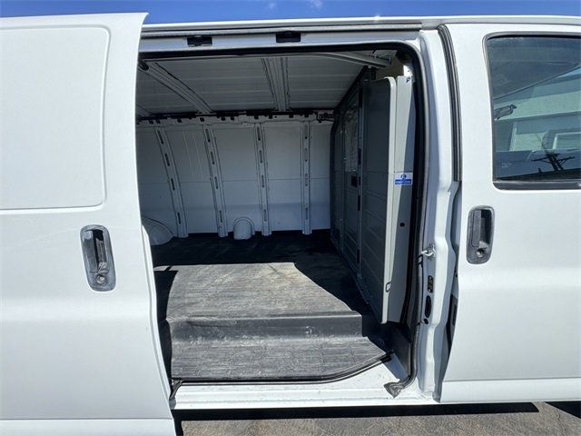 2009 Chevrolet Express 2500 Work Van - 22578516 - 13