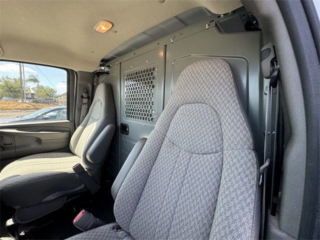 2009 Chevrolet Express 2500 Work Van - 22578516 - 17