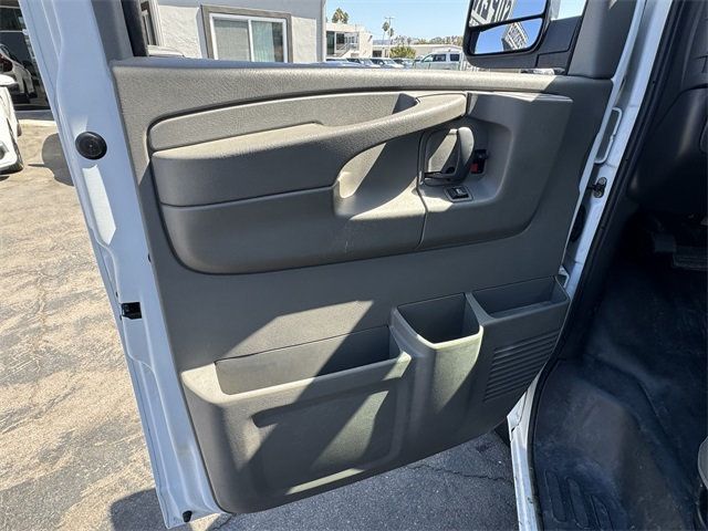 2009 Chevrolet Express 2500 Work Van - 22578516 - 19