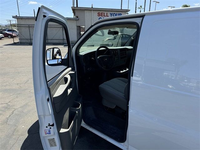 2009 Chevrolet Express 2500 Work Van - 22578516 - 32