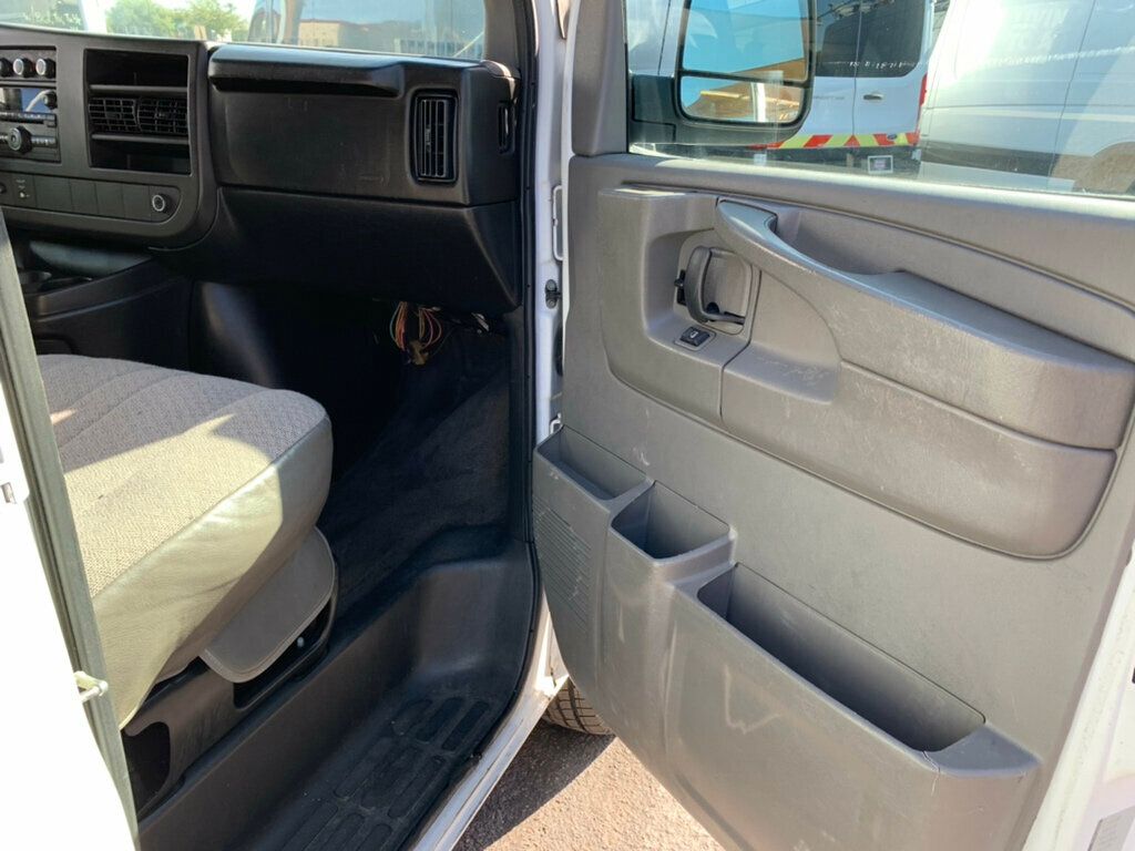 2009 Chevrolet Express Passenger RWD 3500 155" 15 Passenger - 22940195 - 30