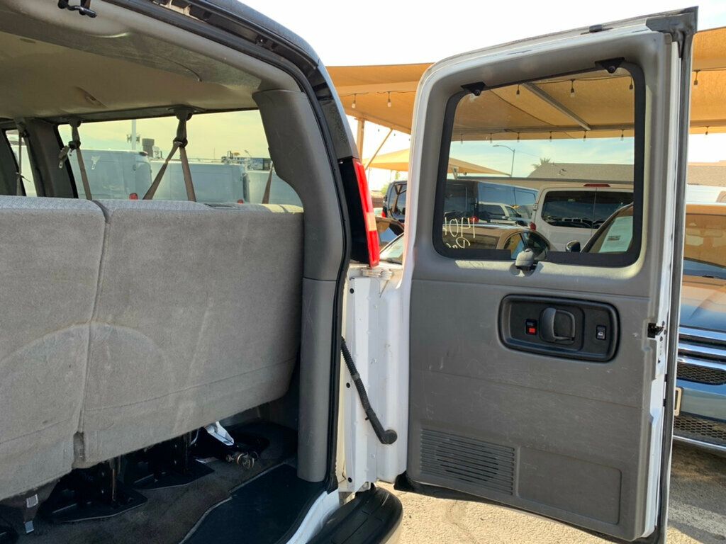 2009 Chevrolet Express Passenger RWD 3500 155" 15 Passenger - 22940195 - 3
