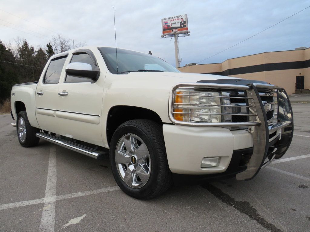 2009 Chevrolet Silverado 1500 4WD Crew Cab 143.5" LTZ - 22733484 - 3