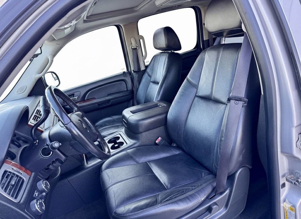 2009 Chevrolet Suburban LT 4x4 4dr SUV w/2LT - 22939816 - 9