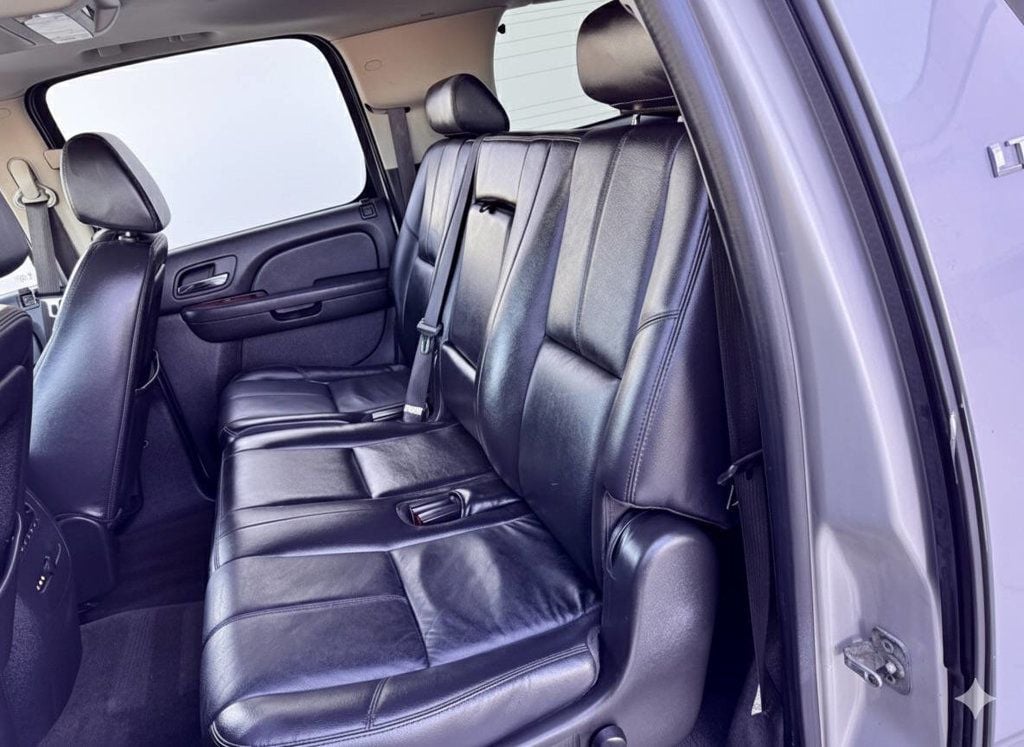 2009 Chevrolet Suburban LT 4x4 4dr SUV w/2LT - 22939816 - 11