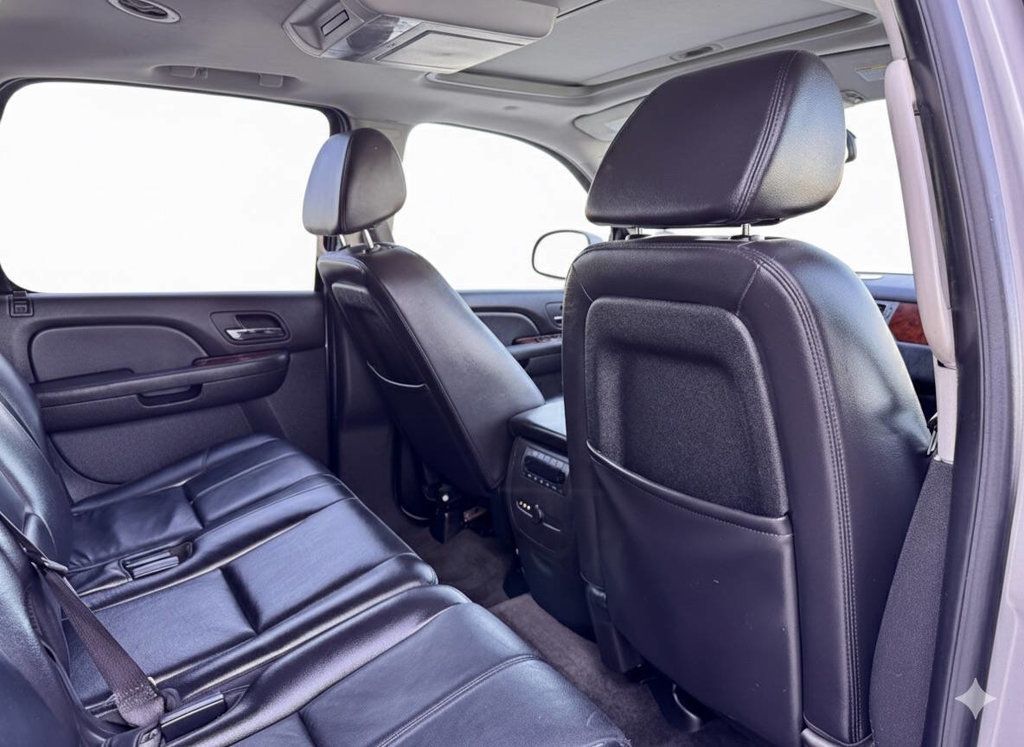 2009 Chevrolet Suburban LT 4x4 4dr SUV w/2LT - 22939816 - 15