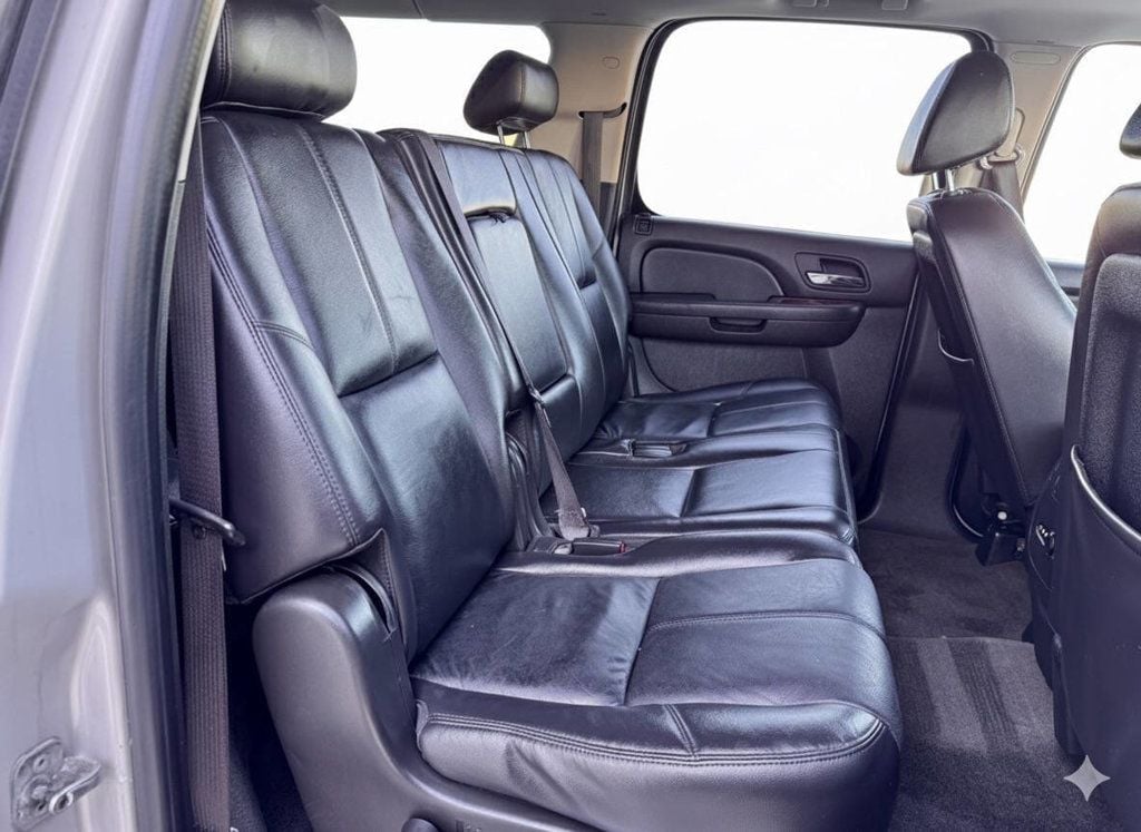 2009 Chevrolet Suburban LT 4x4 4dr SUV w/2LT - 22939816 - 16