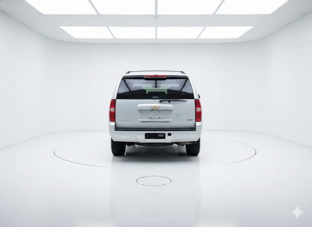 2009 Chevrolet Suburban LT 4x4 4dr SUV w/2LT - 22939816 - 4