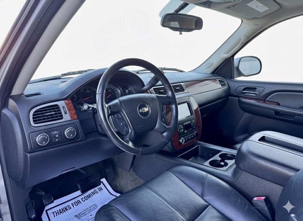 2009 Chevrolet Suburban LT 4x4 4dr SUV w/2LT - 22939816 - 8