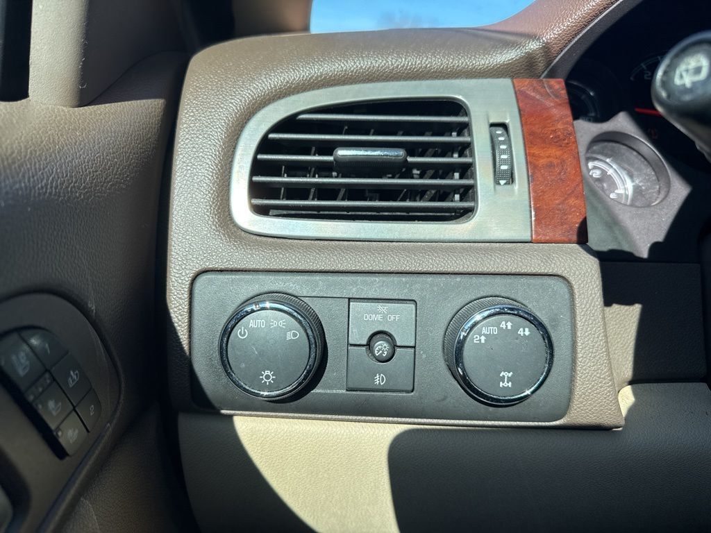 2009 Chevrolet Tahoe 4WD 4dr 1500 LTZ - 23005394 - 10