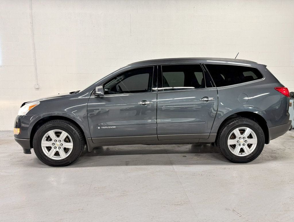 2009 Chevrolet Traverse FWD 4dr LT w/1LT - 22745737 - 3