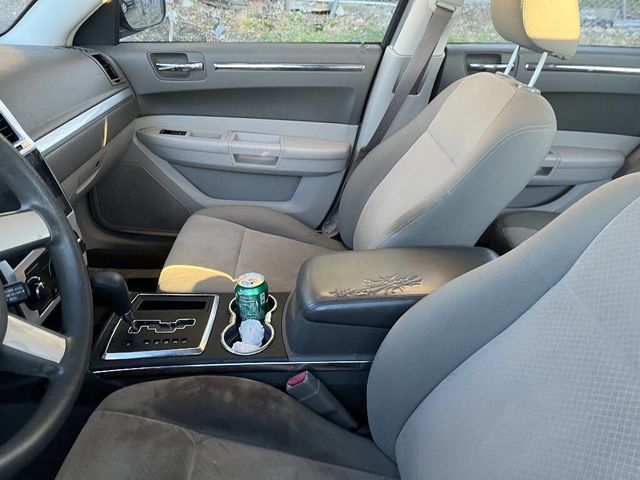 2009 Chrysler 300 4dr Sedan LX RWD *Ltd Avail* - 22976971 - 3