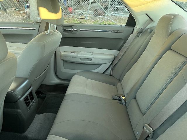 2009 Chrysler 300 4dr Sedan LX RWD *Ltd Avail* - 22976971 - 4