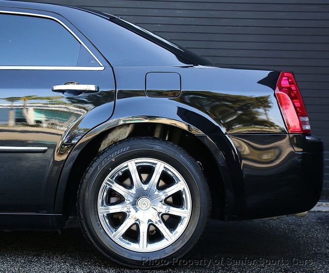 2009 Chrysler 300 C - 22988735 - 17
