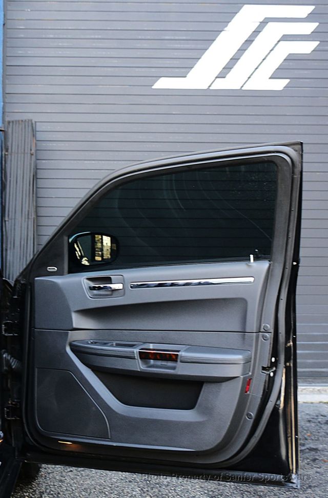 2009 Chrysler 300 C - 22988735 - 19