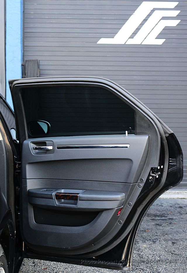 2009 Chrysler 300 C - 22988735 - 21