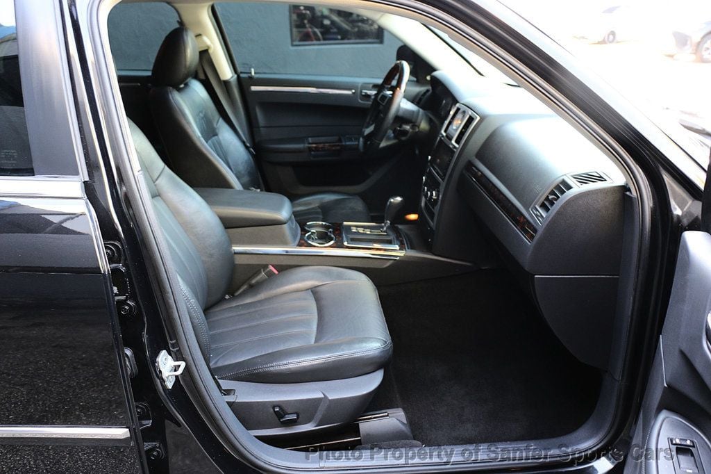 2009 Chrysler 300 C - 22988735 - 30