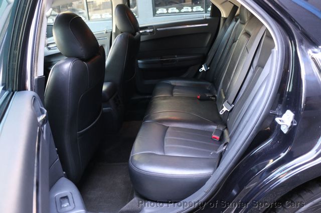 2009 Chrysler 300 C - 22988735 - 31