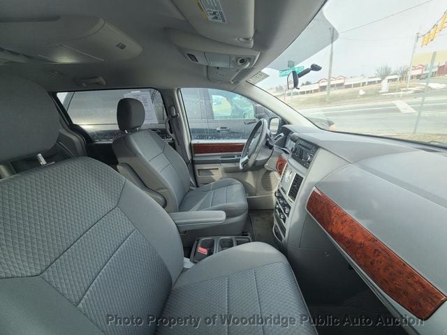 2009 Chrysler Town & Country 4dr Wagon Touring - 22736682 - 12